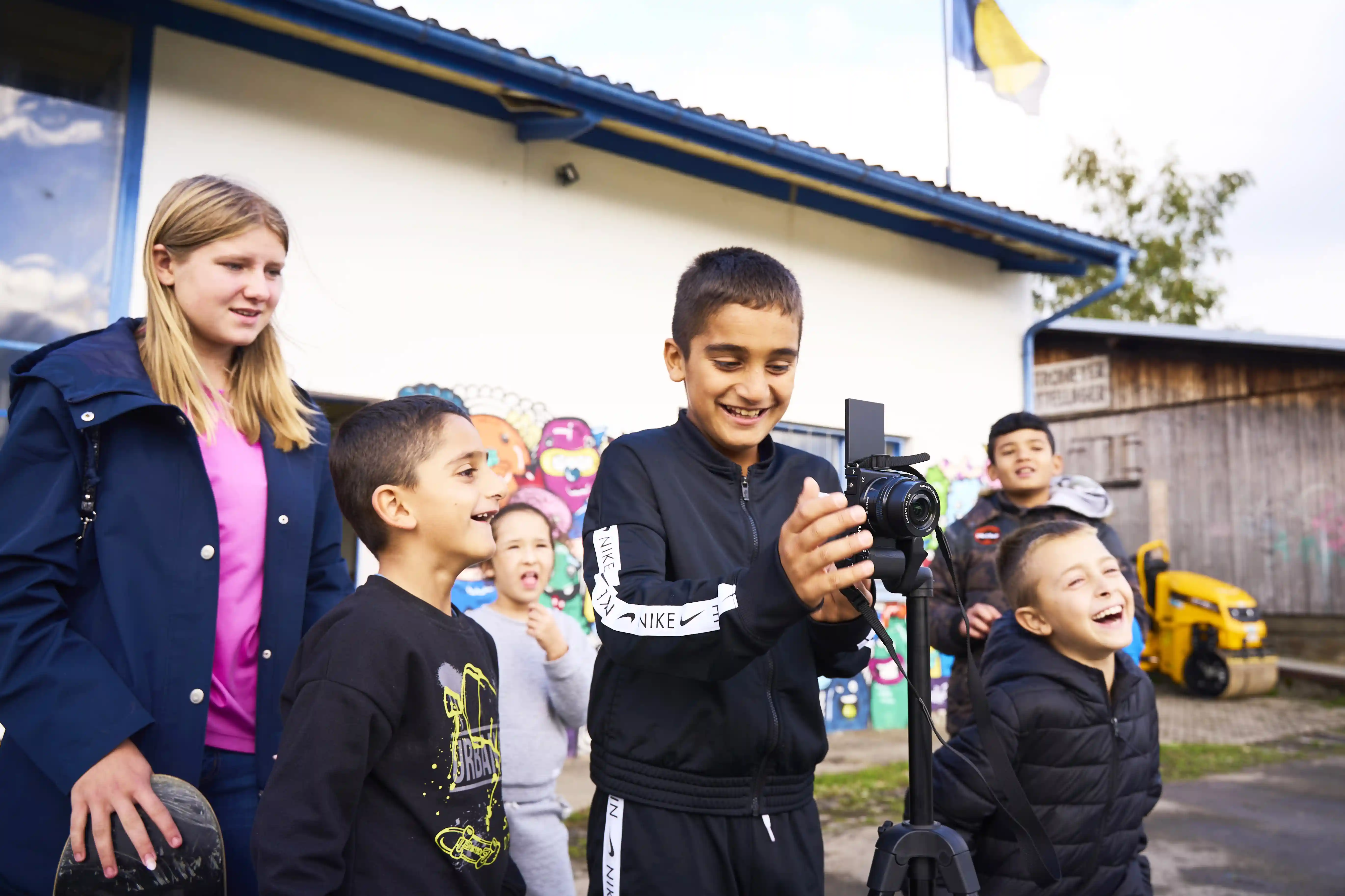 Kinder mit der Kamera im workshop mit der Kinderwohnung Radolfzell, Sept. 2024
